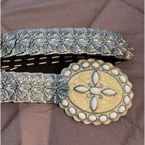 Women’s metallic belt